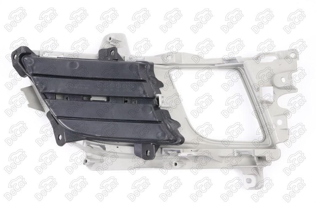 Накладка фары противотуманной Лев. в сборе серебро Mazda M6 2007-2009 GS7T50C21B-DCR GS7T50C21B-DCR