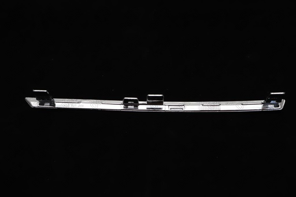 Молдинг бампера переднего Прав. хром Audi Q7 2009-2015 4L08072442ZZ-DCR 4L08072442ZZ-DCR