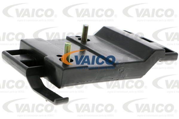 Крепление бампера левое V300216 V300216