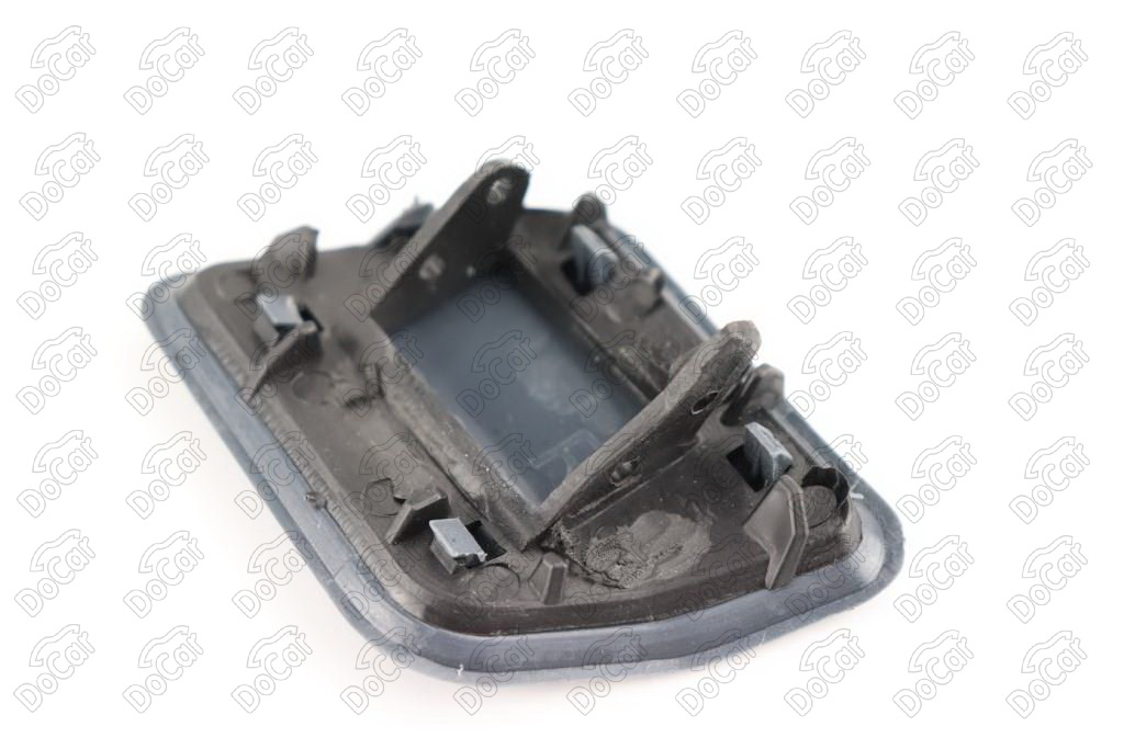 Заглушка бампера переднего Прав. под омыватель фар VW Touareg I 2007-2010 7L6807752BGRU-DCR 7L6807752BGRU-DCR