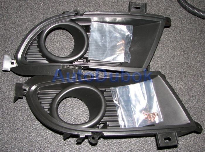 Рамка противотуманной фары правая MT41-R200-R MT41-R200-R