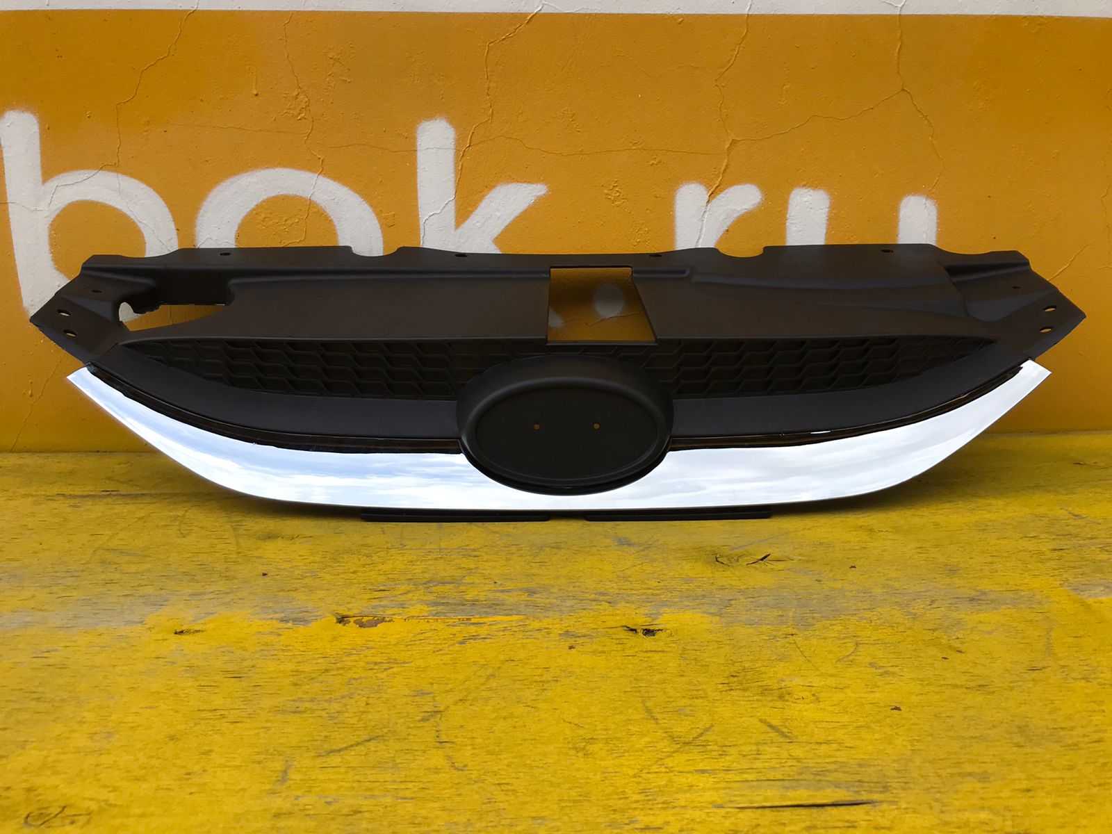 Решетка радиатора с хром молдингом OEM3006 OEM3006