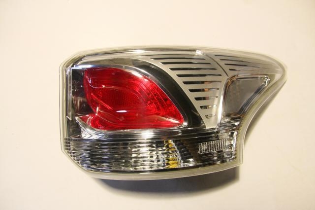 8330A788 Mitsubishi Фонарь задний правый для 