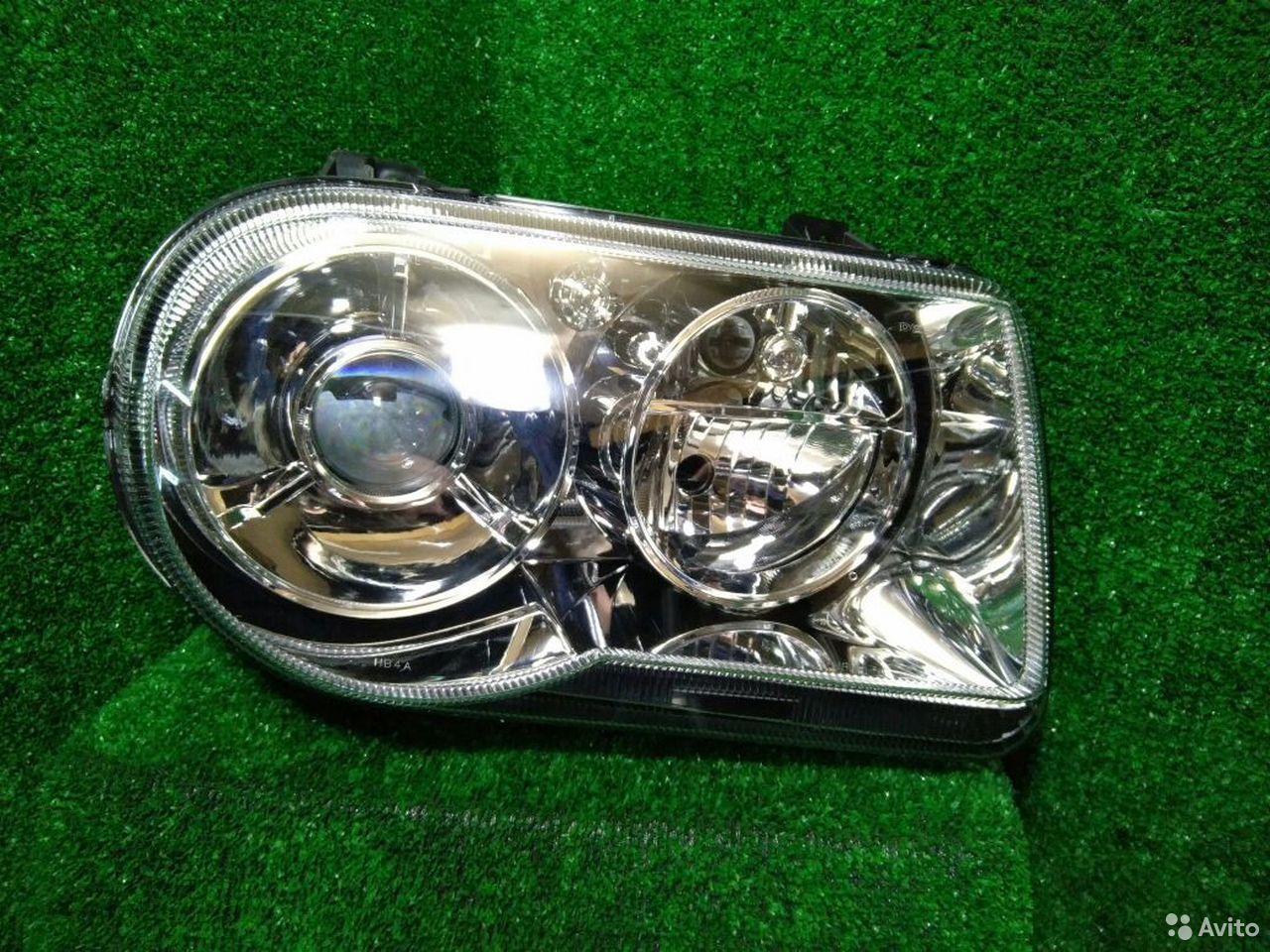 ZCR1101R TYC Фара правая с капелькой для 