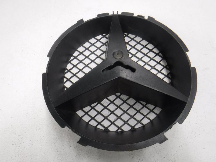 A0008880060 Mercedes Кронштейн эмблемы решетки радиатора для 