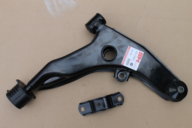 Рычаг подвески передний правый с гайкой, с кронштейном SH39061 SH39061