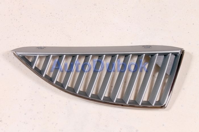 Решетка радиатора хром правая 2003-2005г MN161114 MN161114
