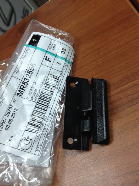 Замок бардачка MITSUBISHI Pajero/Montero MR532556 MR532556