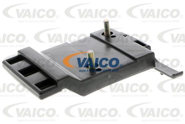 Крепление бампера правое V300235 V300235
